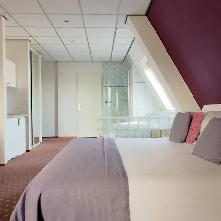 מלון Fletcher Stadshotel 4*