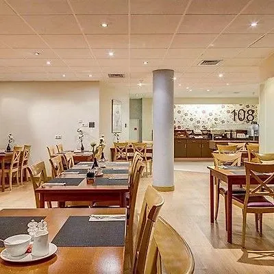 Fletcher Stadshotel מלון